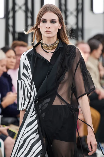Look 84